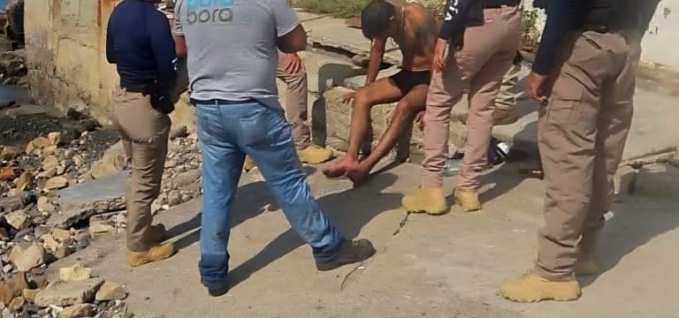 Policía Turística de Lázaro Cárdenas salva a guanajuatense de morir ahogado