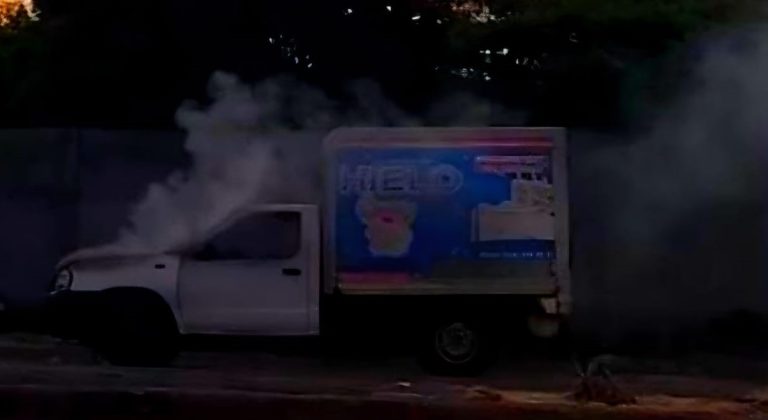 Ciudadanos evitan incendio de vehículo en Nueva Italia gracias a rápida intervención