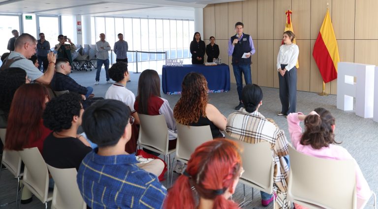 Reconocen a voluntarios de la Feria Internacional del Libro y la Lectura de Morelia