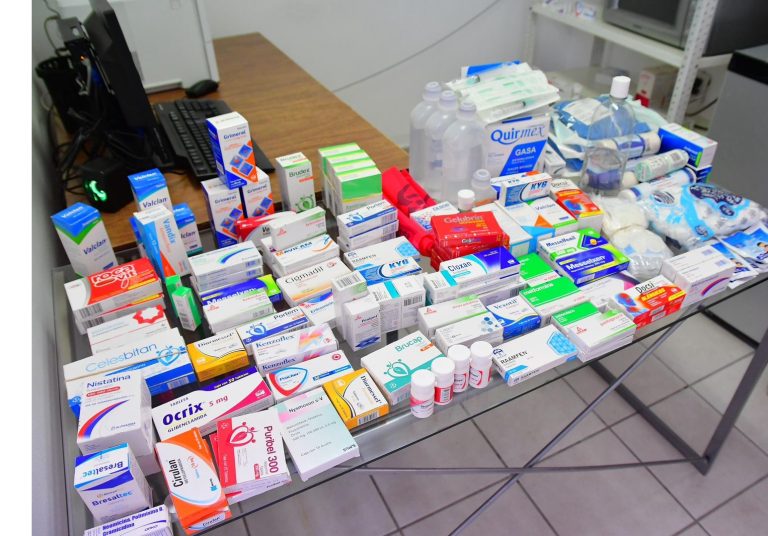 Entregan medicamentos a clínicas Ricardo Flores Magón y Lomas del Pedregal
