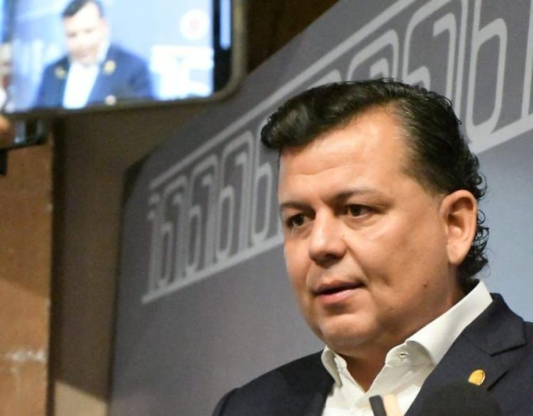 «La foto quedó muy bien» entre Harfusch y Bedolla, pero dejaron fuera a productores de limón, denunció Guillermo Valencia