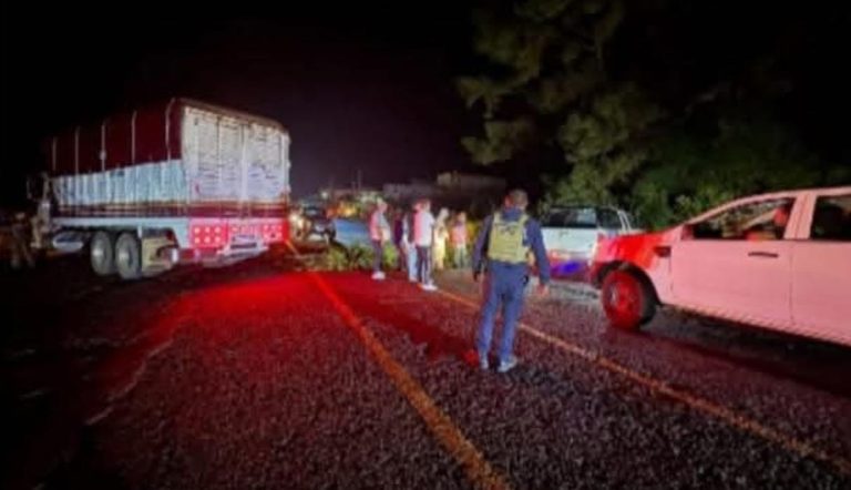 Bloquean pobladores la carretera Opopeo-Santa Clara del Cobre tras desaparición de comunero