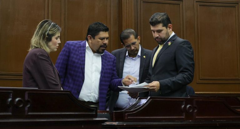 Designa Congreso a Felipe Orlando Aragón Andrade como recipiendario de la Presea «Constitución de 1814»