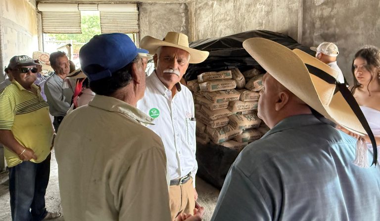 Entregan cemento en Tacámbaro para concluir la construcción de la presa La Vinata