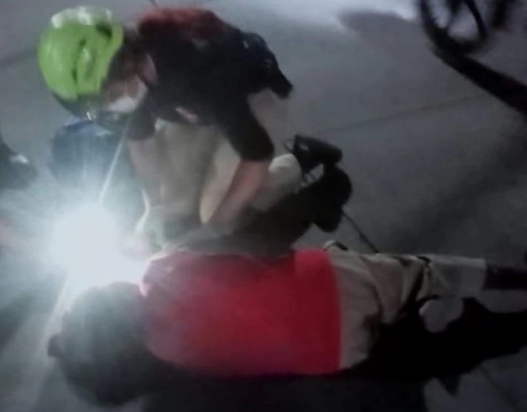 Camión de pasajeros atropella a adulta mayor, en Zamora