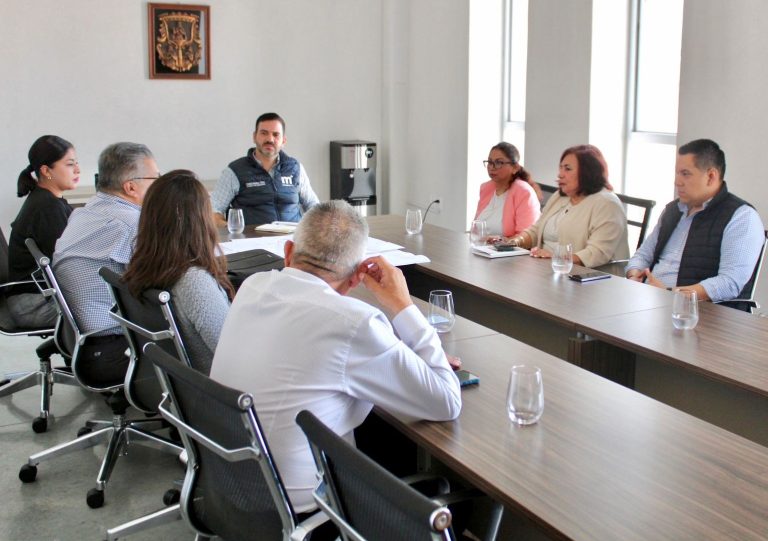 Presentan avances en atención a solicitudes de vecinos de Hacienda del Valle