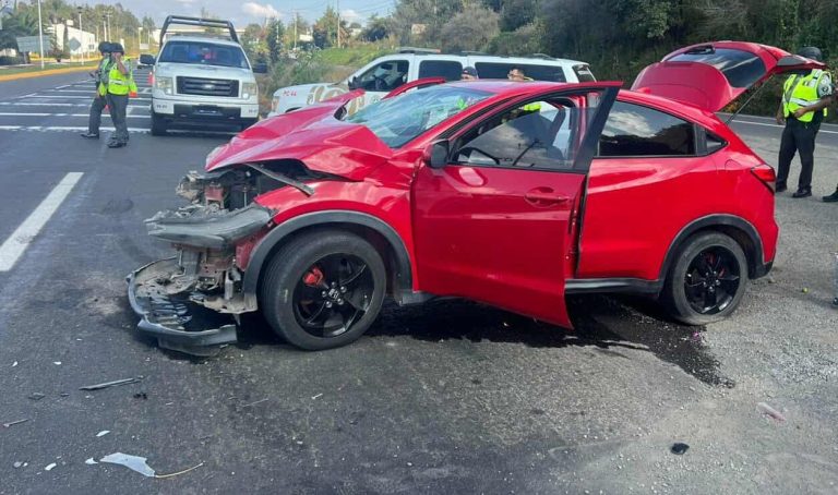 Choque entre dos vehículos deja pare de heridos en la carretera Morelia-Pátzcuaro