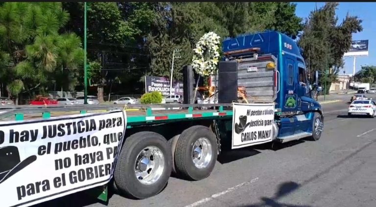 Protestan transportistas y empleados municipales en Uruapan por Manzo