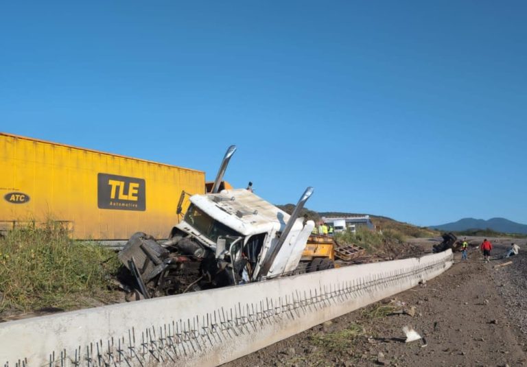 Fatal accidente en la autopista Siglo XXI; hay un muerto y un herido 