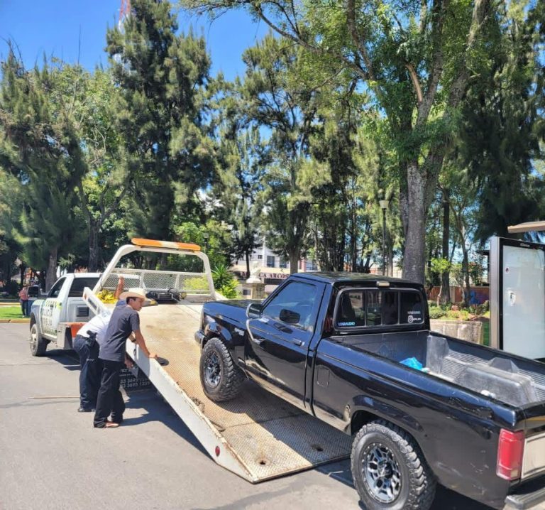 Cancela ayuntamiento cobro por arrastre de vehículos recuperados