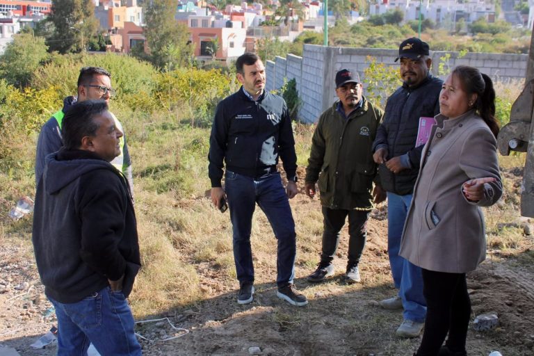 Ayuntamiento interviene terreno baldío en Villas del Sur