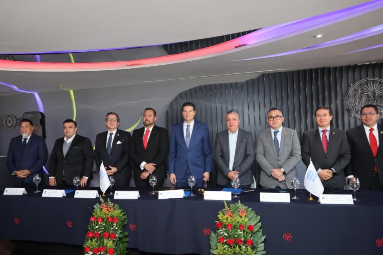 Reconoce Alfonso Martínez vigencia y papel de los contadores públicos