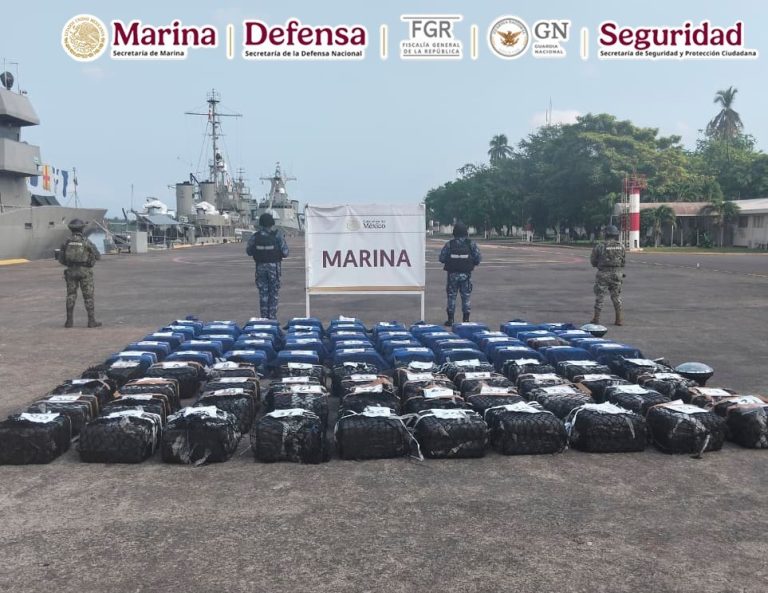 En operación marítima se aseguran alrededor de 2.5 toneladas de cocaína en las costas de Michoacán