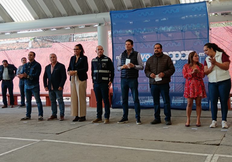 Restablecen servicio de agua en corredor educativo de la salida a Charo tras 25 años de recibir pipas