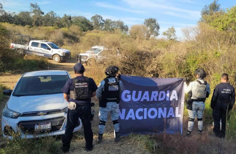 Hallan auto robado en Pátzcuaro
