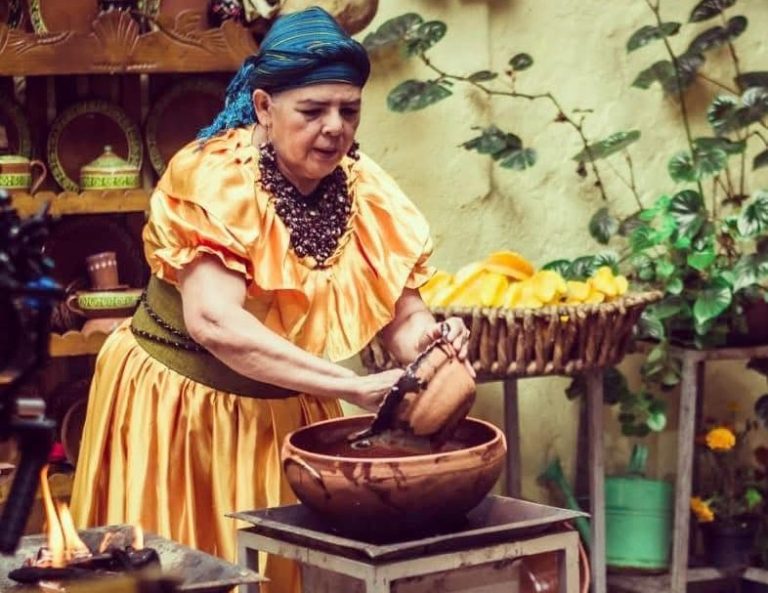 Maestra cocinera tradicional destaca legado vivo de la gastronomía michoacana
