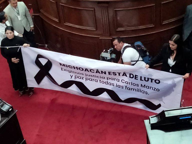 “Traidor!”, le gritan a Conrado Paz, el Movimiento de la Sombreriza no perdona su salto al PRD