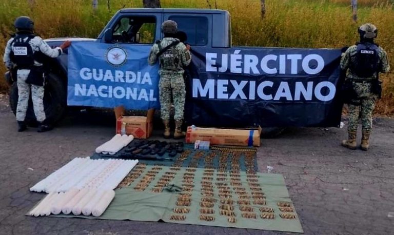 Aseguran armamento y material explosivo en Michoacán