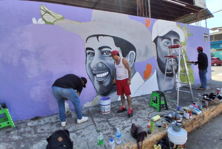 Mural en memoria de Carlos Manzo y Bernardo Bravo es borrado por falta de permisos y temor a represalias