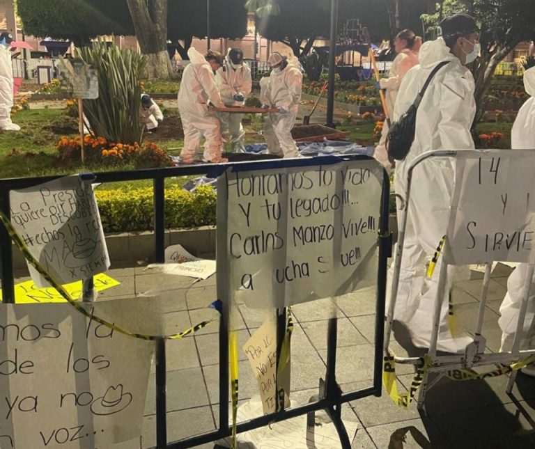 De nueva cuenta, realiza FGE diligencias en el lugar donde fue ultimado el alcalde Carlos Manzo