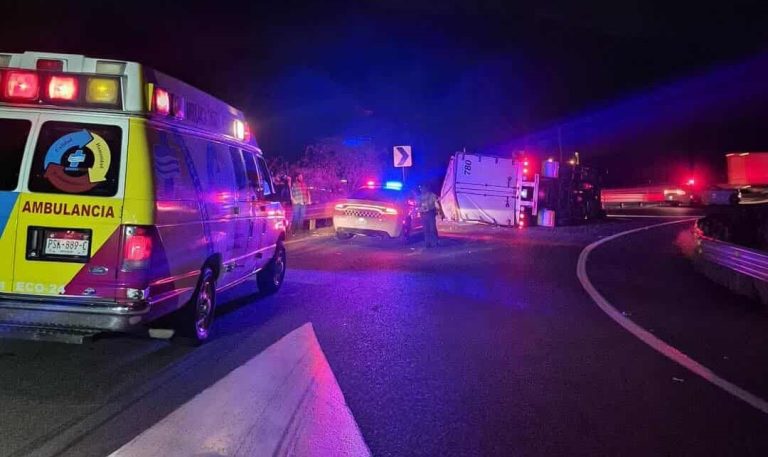 Vuelca camión torton en la carretera Pátzcuaro-Cuitzeo; hay un herido